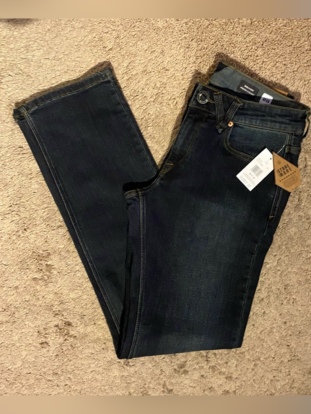 Volcom, Dark Blue wash denim jeans with a relaxed fit in a Men’s Size 28W 32L .